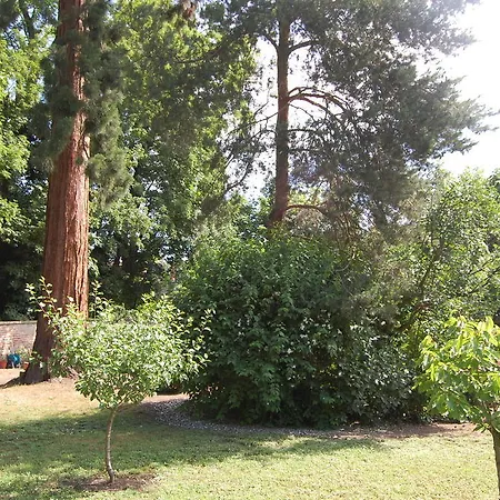 Bed & Breakfast La Maison De Gisele 3*